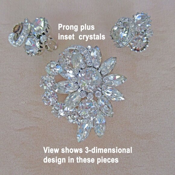 Eisenberg Ice clear rhinestone 2 x 1 and 7/8 brooch & clip back earrings, 1950's - Picture 7 of 14